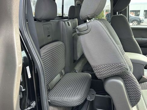 Used 2014 Nissan Frontier SV image 7