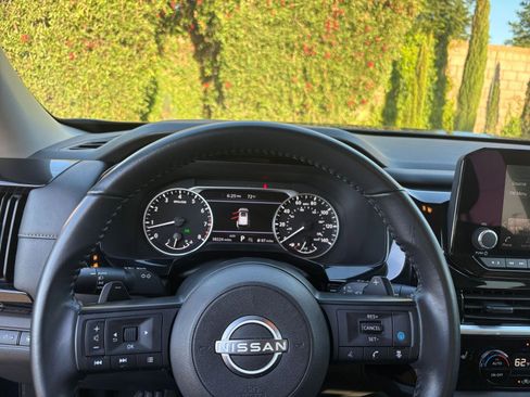 Used 2025 Nissan Pathfinder SV AWD/4WD image 30