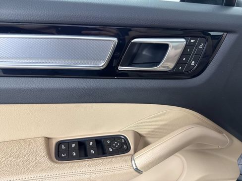 Certified 2023 Porsche Cayenne Platinum Edition AWD/4WD image 33