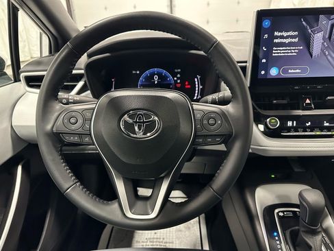 Used 2025 Toyota Corolla SE w/ SE Premium Package image 18