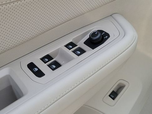 Certified 2026 Volkswagen Atlas SE FWD image 27
