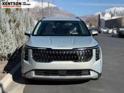 Used 2025 Kia Carnival EX image 2