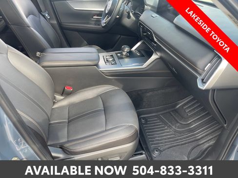 Used 2025 MAZDA CX-70 3.3 Turbo w/ Preferred Package AWD/4WD image 16