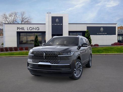 New 2025 Lincoln Navigator Reserve image 2
