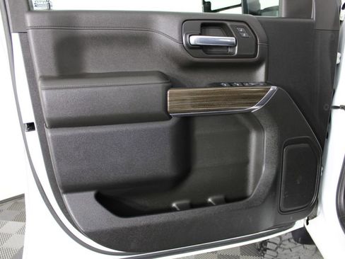 Used 2023 Chevrolet Silverado 2500 LT image 17