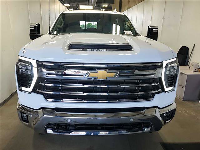 Used 2026 Chevrolet Silverado 2500 LTZ w/ LTZ Premium Package AWD/4WD image 2