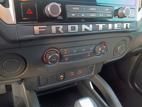 Used 2025 Nissan Frontier SV RWD image 18