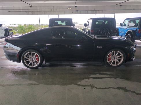 Used 2024 Ford Mustang GT Premium image 4