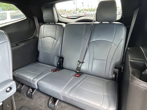 Used 2024 Buick Enclave Premium AWD/4WD image 31