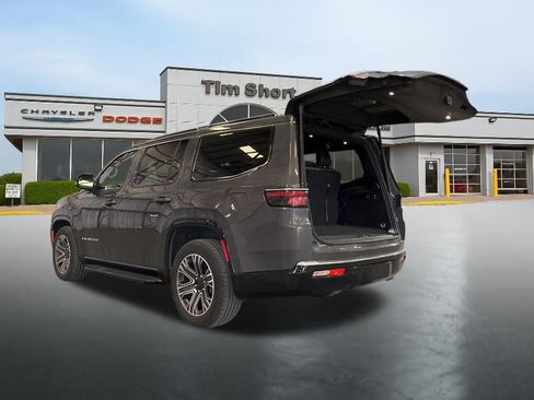 Used 2024 Jeep Wagoneer Series II w/ Flexible Seating Group image 15