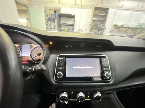 Used 2022 Nissan Kicks S image 16