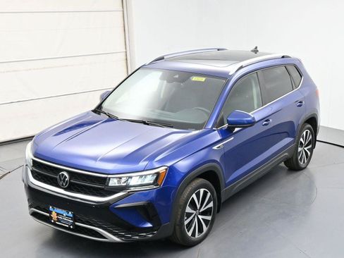 Used 2022 Volkswagen Taos SE w/ Panoramic Sunroof Package AWD/4WD image 34