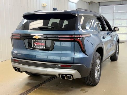 Used 2025 Chevrolet Traverse LT FWD image 5