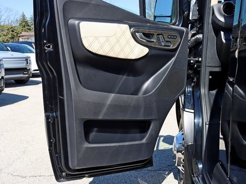 Used 2024 Mercedes-Benz Sprinter 3500 image 33