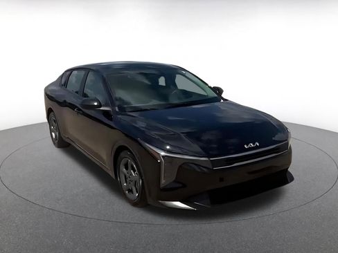 Used 2025 Kia K4 LXS image 3