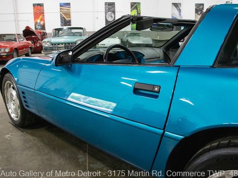 Used 1994 Chevrolet Corvette Coupe RWD image 23