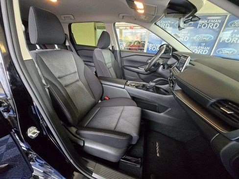 Used 2025 Nissan Rogue SV image 27