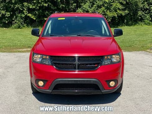 Used 2019 Dodge Journey SE w/ Connectivity Group FWD image 2