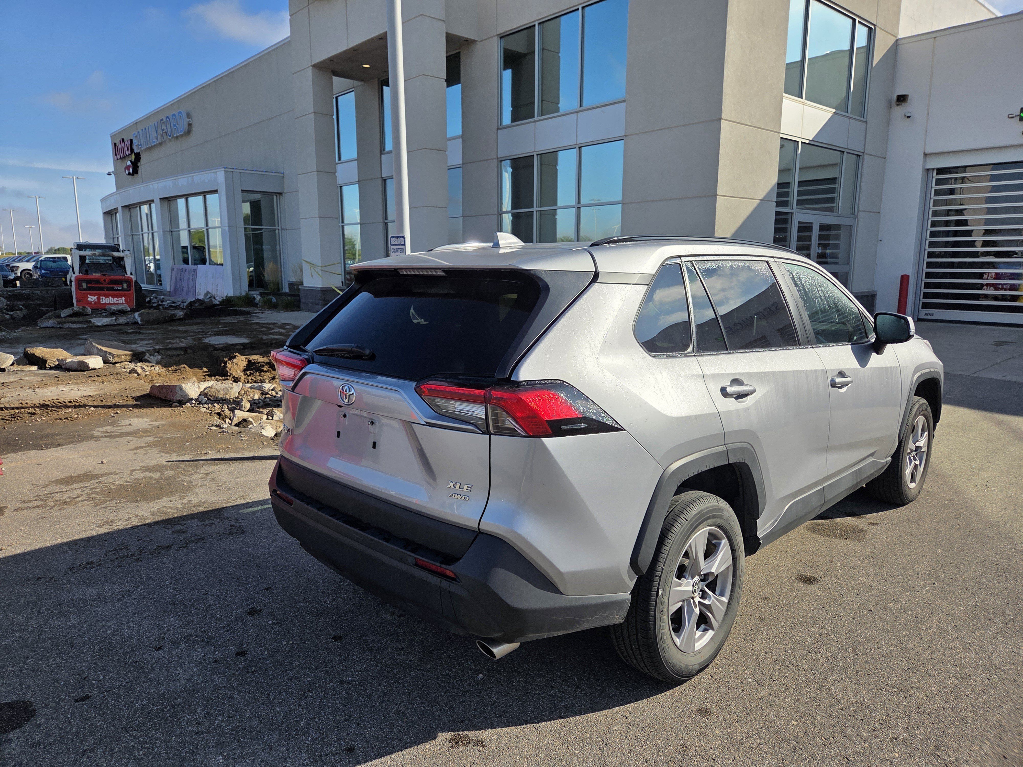 Used 2025 Toyota RAV4 XLE AWD/4WD image 5