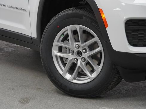 New 2026 Jeep Grand Cherokee Laredo AWD/4WD image 4