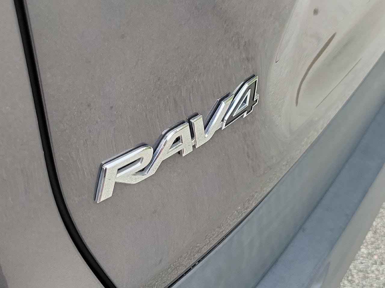 Used 2022 Toyota RAV4 XLE w/ Convenience Package FWD image 6