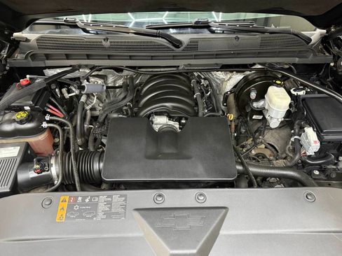 Used 2017 Chevrolet Silverado 1500 LT w/ Redline Edition AWD/4WD image 7