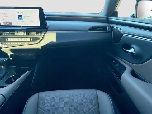 New 2025 Lexus ES 350 Ultra Luxury image 18