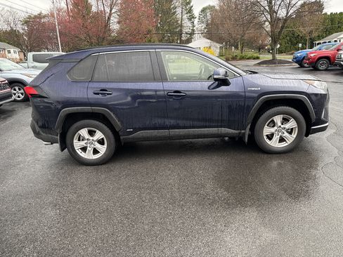 Used 2021 Toyota RAV4 XLE image 8