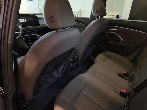 Used 2025 Audi Q5 Premium w/ Convenience Package image 25