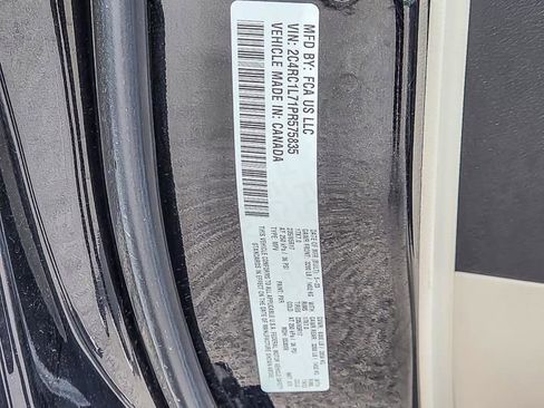 Used 2023 Chrysler Pacifica Touring-L FWD image 31