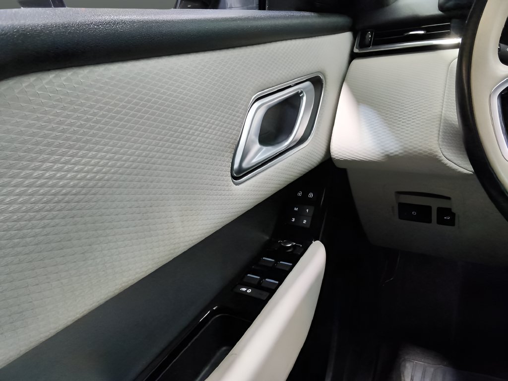 Used 2021 Land Rover Range Rover Velar R-Dynamic S AWD/4WD image 19