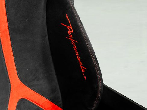 Used 2018 Lamborghini Huracan Performante image 36