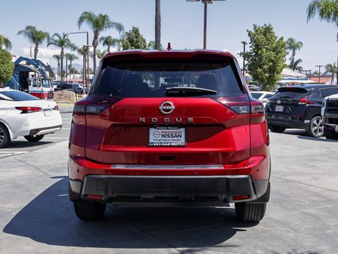 Used 2026 Nissan Rogue SV FWD image 5