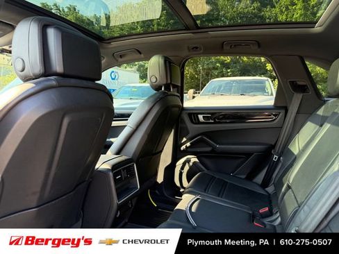 Used 2020 Porsche Cayenne AWD/4WD image 5