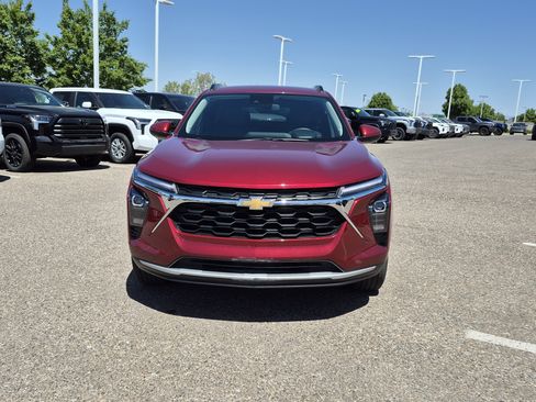 Used 2025 Chevrolet Trax LT w/ LT Convenience Package FWD image 7