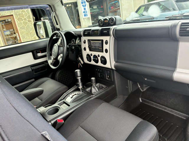 Used 2013 Toyota FJ Cruiser 4WD w/ Upgrade Pkg image 17