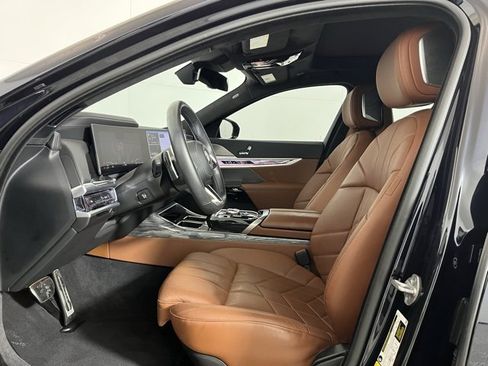 Used 2024 BMW 760i xDrive w/ Executive Package image 11