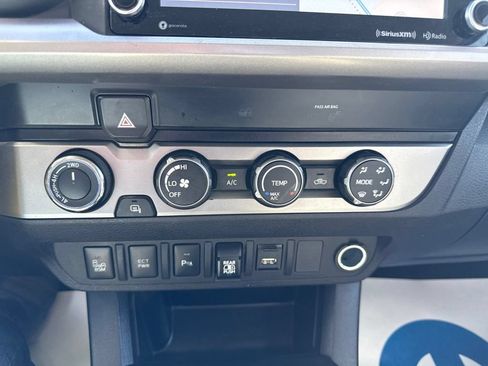 Used 2020 Toyota Tacoma SR5 AWD/4WD image 25