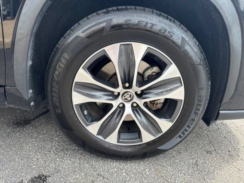 Used 2024 Toyota Highlander XLE FWD image 52