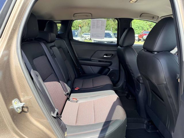 Used 2026 Nissan Kicks SR w/ Interior Electronics Package FWD image 11