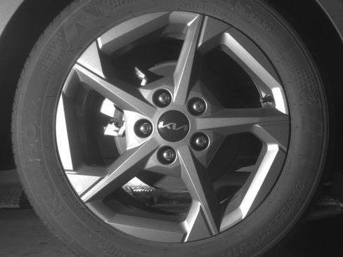 Used 2025 Kia K4 LXS image 15