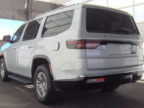 Used 2023 Jeep Wagoneer 4WD image 6