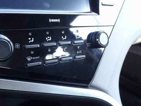 Used 2020 Toyota Camry LE w/ Convenience Package image 13