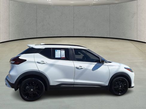 Used 2021 Nissan Kicks SR image 6