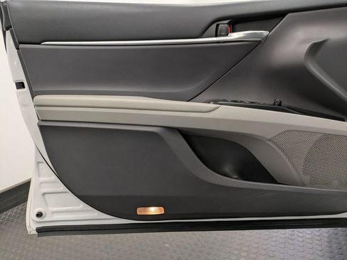 Used 2019 Toyota Camry LE FWD image 8
