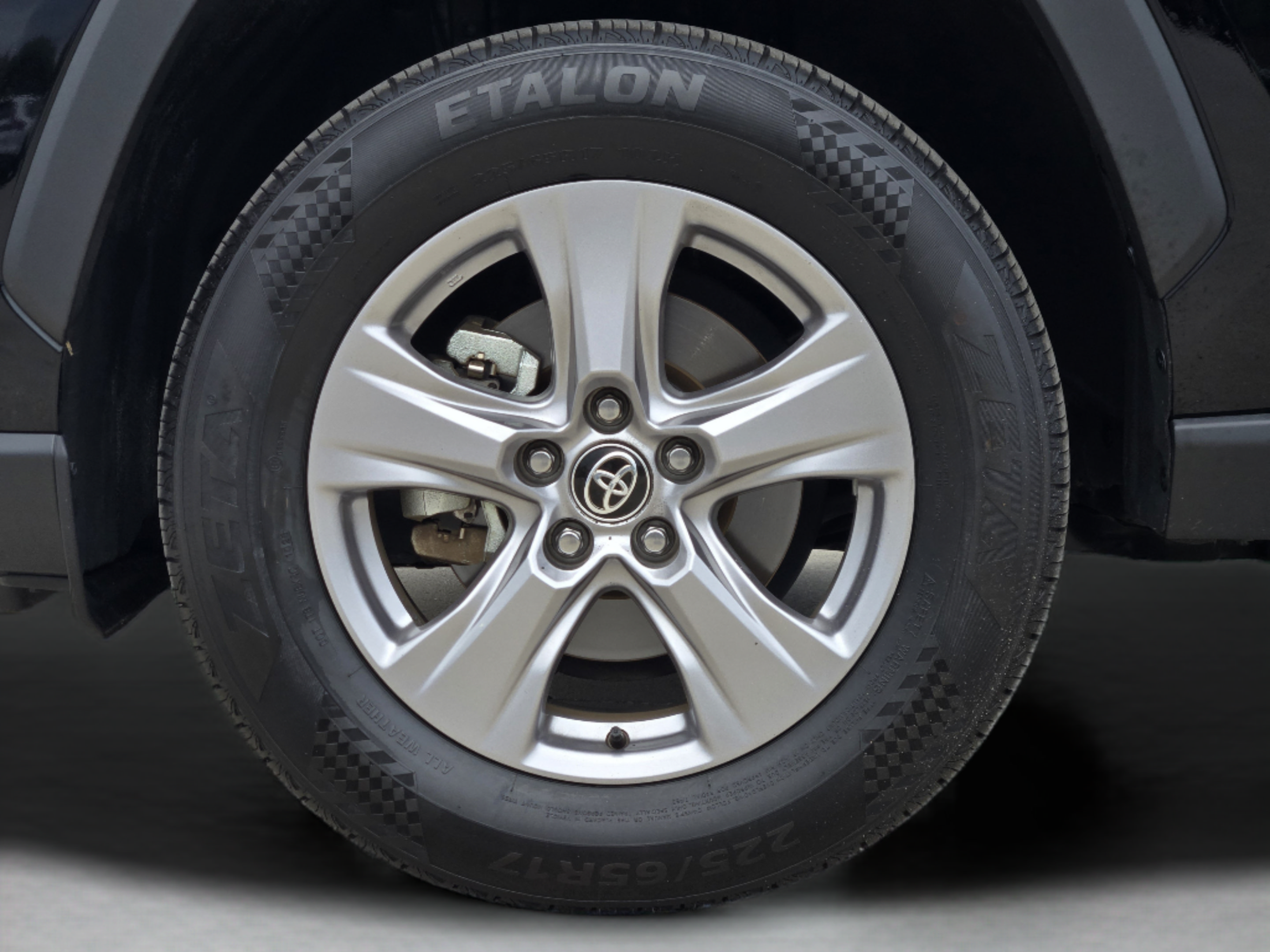 Used 2025 Toyota RAV4 XLE FWD image 30