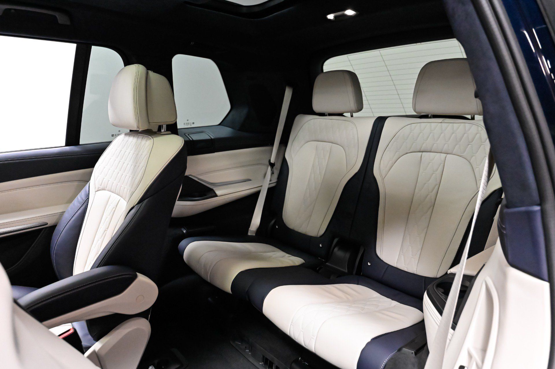 Used 2021 BMW X7 M50i AWD/4WD image 40