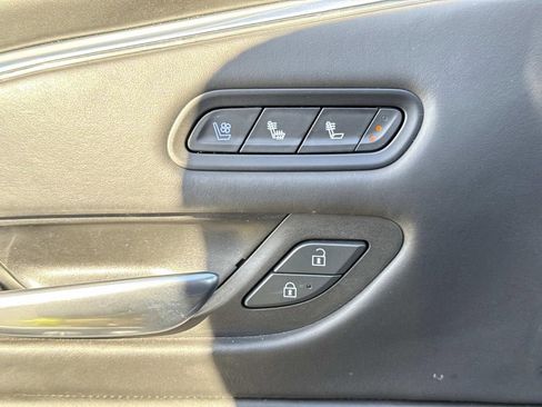 Used 2022 Cadillac Escalade ESV Premium Luxury Platinum w/ LPO, Radiant Package image 24