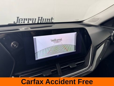 Used 2025 Chevrolet Trax ACTIV w/ Driver Confidence Package image 3