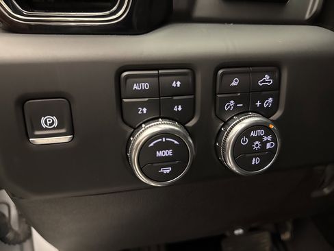 Used 2024 GMC Sierra 2500 AT4X image 35